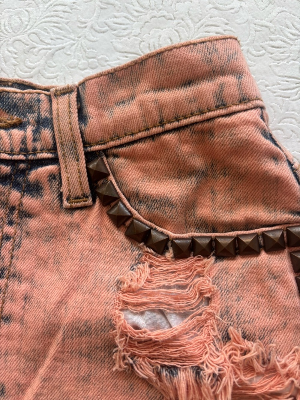 Vibrant M.I.U. Coral Distressed High-Rise Denim Shorts, Size Small - Picture 2 of 13